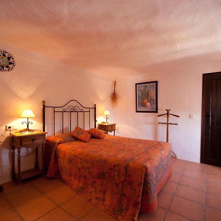 Cortijo La Haza Bed & Breakfast Iznajar Ngoại thất bức ảnh