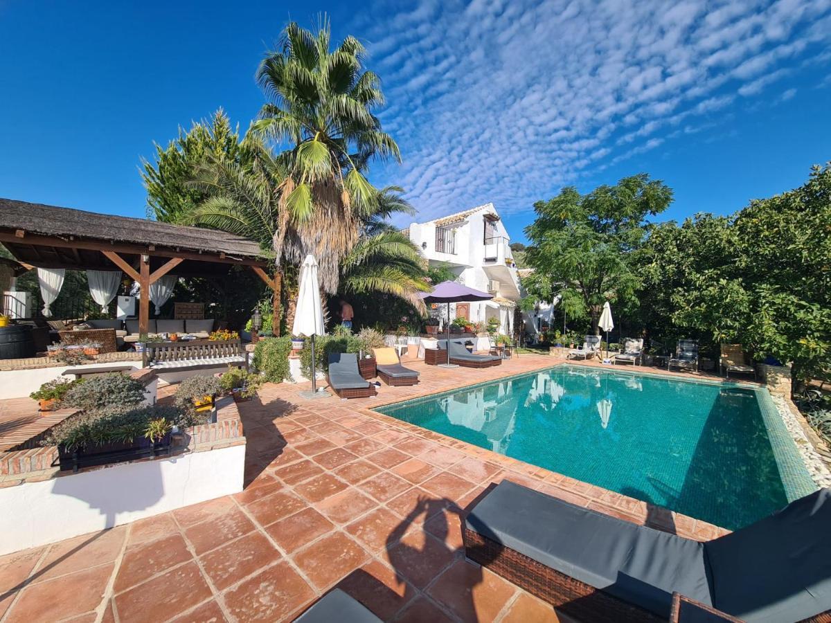 Cortijo La Haza Bed & Breakfast Iznajar Ngoại thất bức ảnh