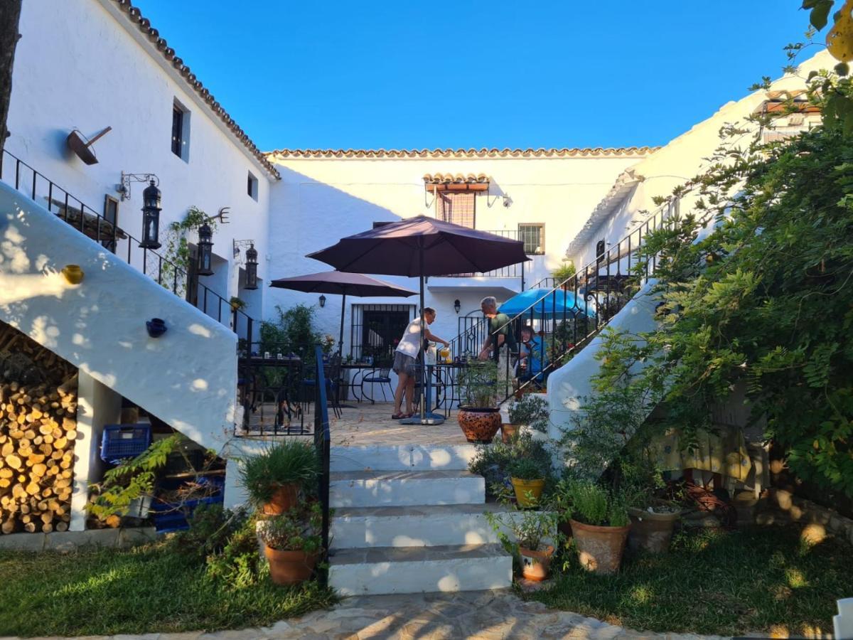 Cortijo La Haza Bed & Breakfast Iznajar Ngoại thất bức ảnh