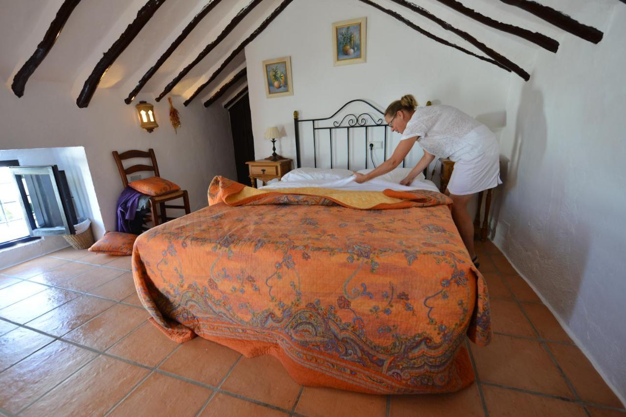 Cortijo La Haza Bed & Breakfast Iznajar Ngoại thất bức ảnh