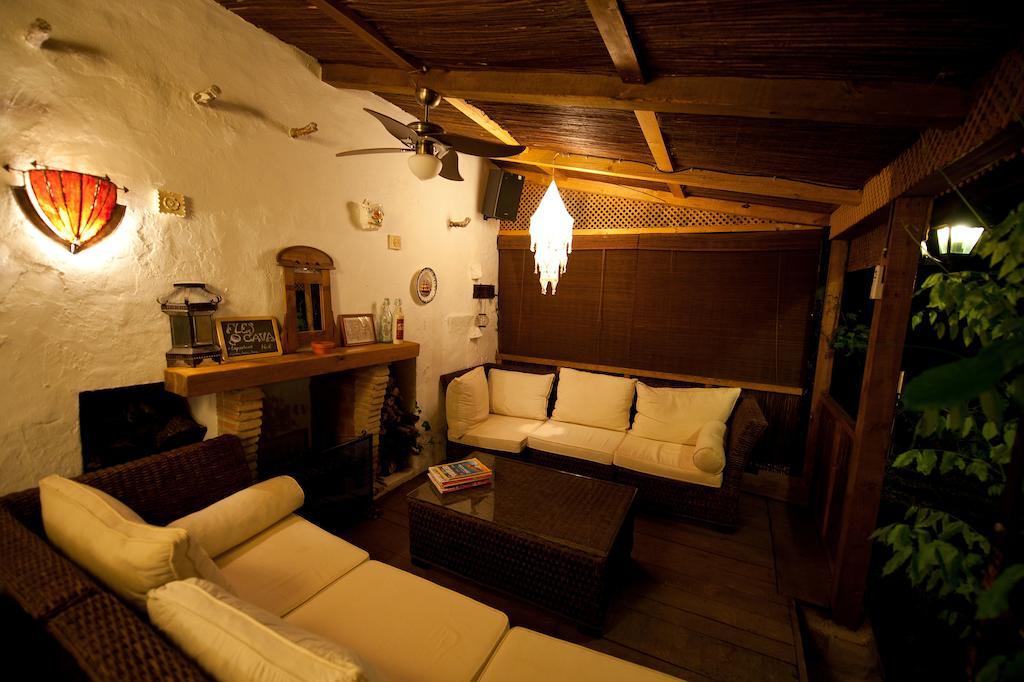 Cortijo La Haza Bed & Breakfast Iznajar Ngoại thất bức ảnh