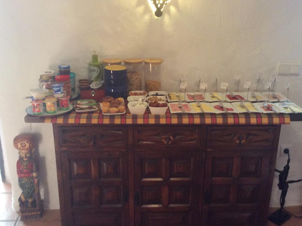 Cortijo La Haza Bed & Breakfast Iznajar Ngoại thất bức ảnh