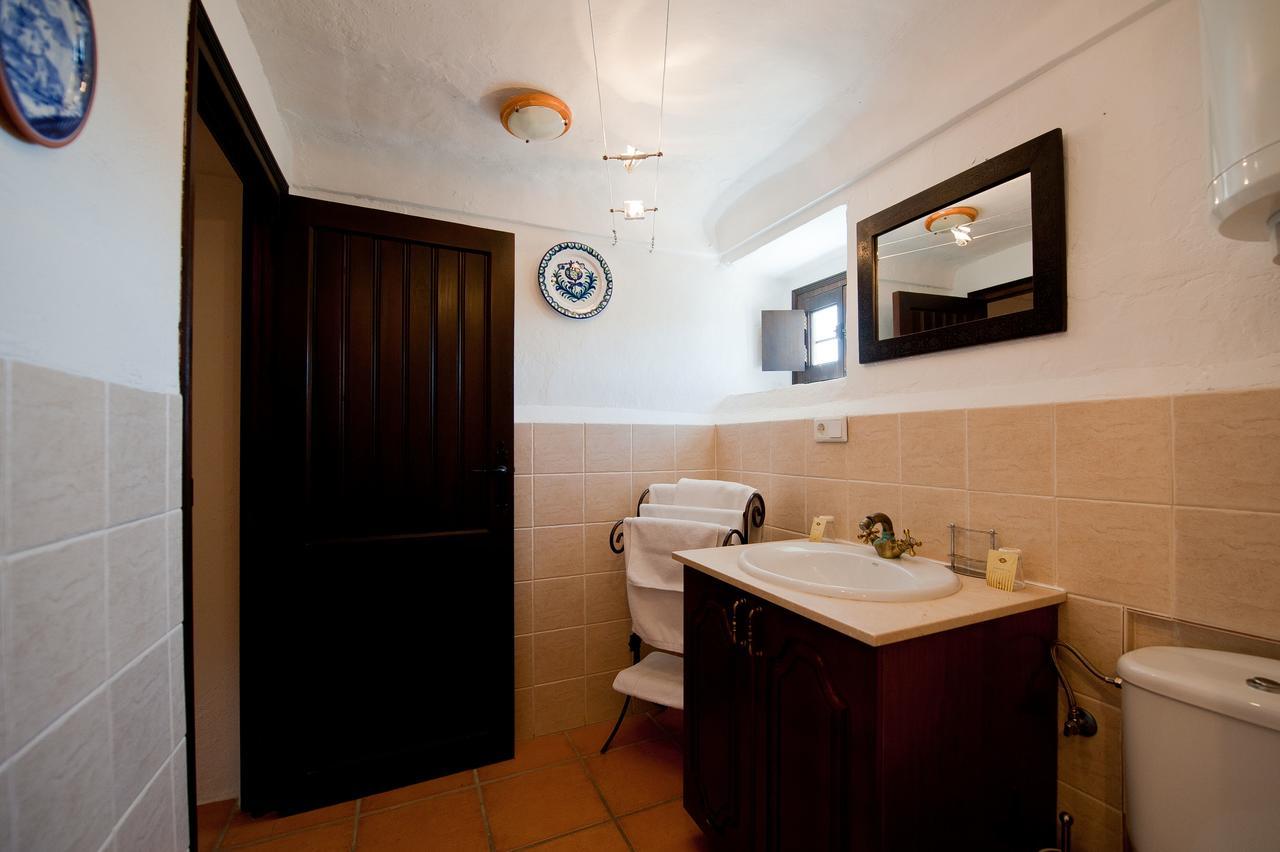 Cortijo La Haza Bed & Breakfast Iznajar Ngoại thất bức ảnh